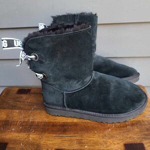 UGG Customizeable Bailey Bow Black Boots size 8 Suede